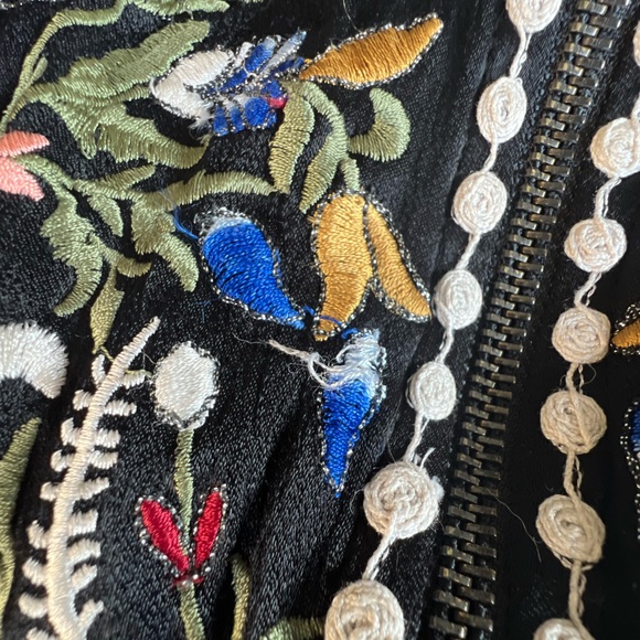 πHPπ Zara Embroidered & Beaded Flowers with Ruffle Sleeve Zip Up Bomber Jacket - Picture 6 of 12